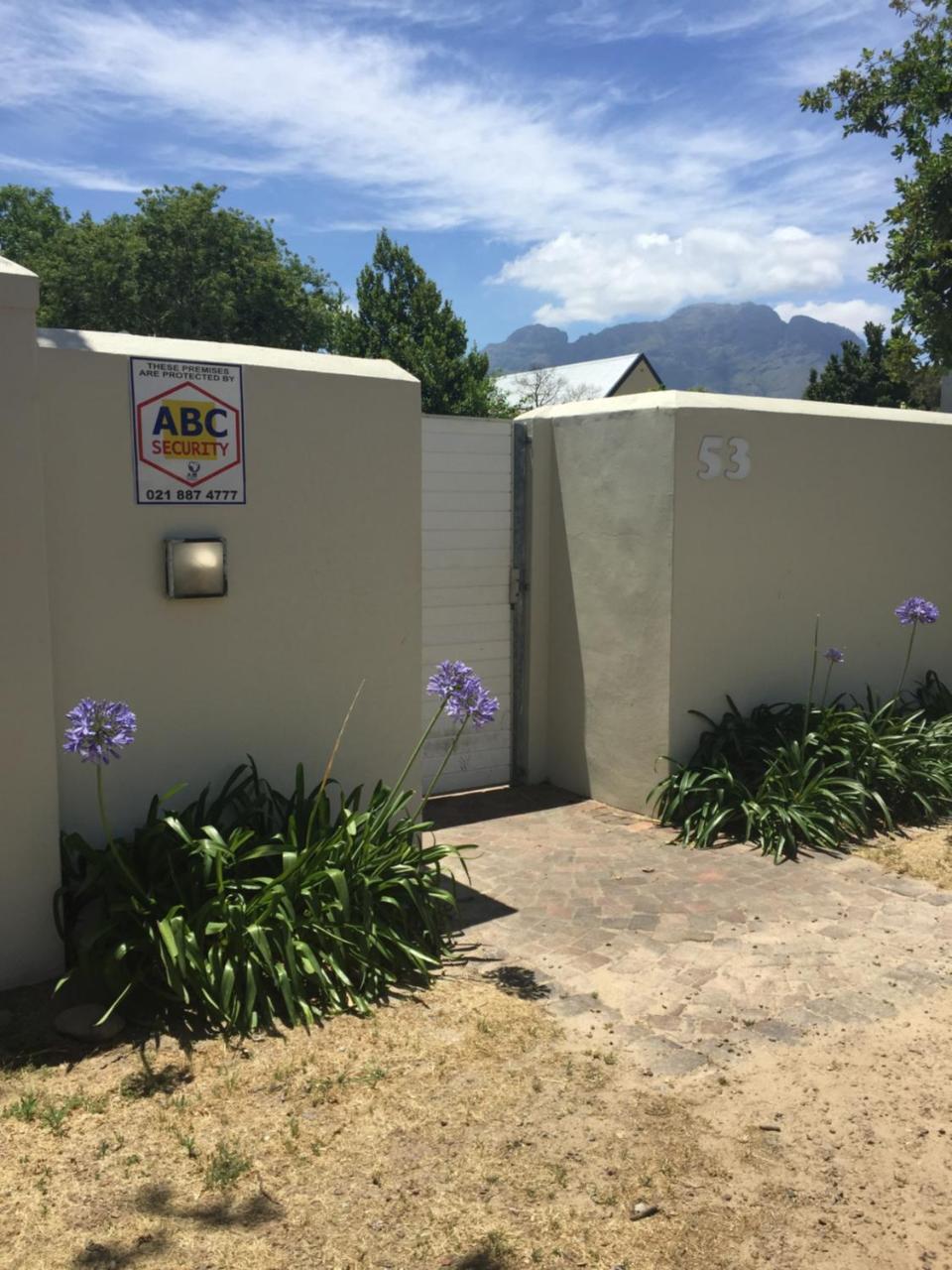 Courtyard Studio Lights And Wi Fi During Load Shedding Apartment Stellenbosch Exterior photo